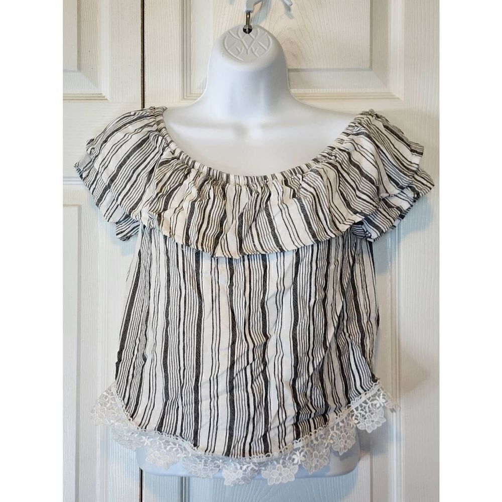 Socialite off the Shoulder Crop Top
